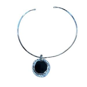 Women’s Chico choker necklace with black pendant